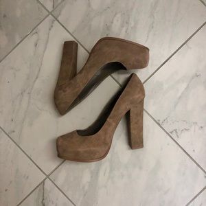 Steve Madden Sarrina Suede Pump
